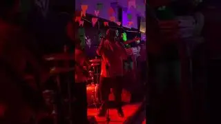 cantor Robinho na privilégio drinkeria
