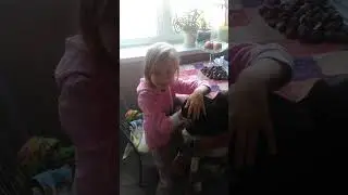 прикольное видео кот кузя и ребенок.смешное видео