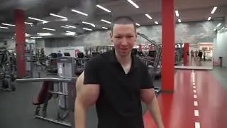 Руки базуки против девушки