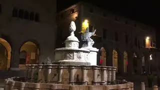 STATUA DEL SOSIA DI FRANCESCO CENCI IN PIAZZA CAVOUR RIMINI ITALY