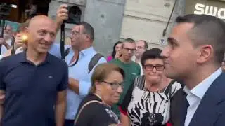 Italian Foreign Minister insulted and attacked by protestors
