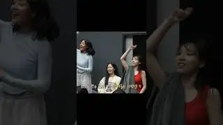 #TWICE members reaction watching #Sana & #Tzuyu practice solo stage