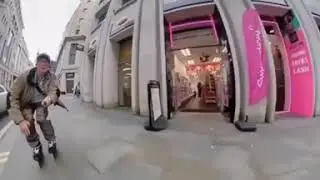 УДАРИЛСЯ О СТЕНУ НА РОЛИКАХ