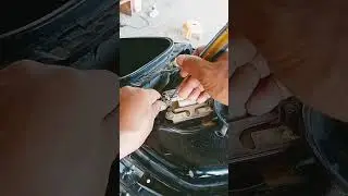 cara melepas selang fuelpump Honda beat #motor #honda #hondabeat #tipsotomotif #bengkel