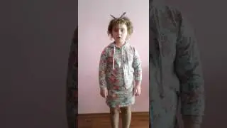 Страна читающая — Дарья Соложонкина читает произведение «Стрекоза и муравей» И. А. Крылова