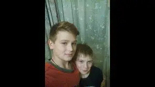 Я с братом играю в карты на жёсткий перец.