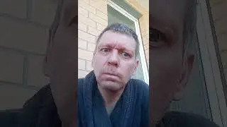 Юриспрудент после нахмуривания вспомнил, что идут праздники и прям норм