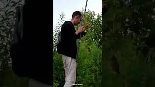 Рыбак Ильдар, ловит карасиков