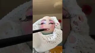 Paula paints an egg 🥚😂