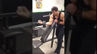 Сгибание рук с гантелью с упором о наклонную скамью видео