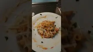 Kureci pasta s čerstvou bszazalko  a sýrem Grana Padano