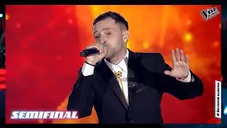 Christian Vega canta 