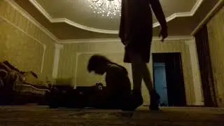 2 девчонки дурачатся