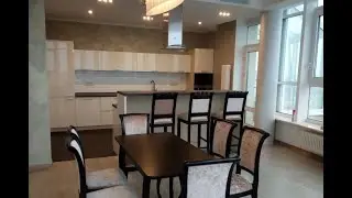 Кухня с островом и барной стойкой
