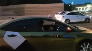 The oblochniki on the Moscow Ring Road. Hiding when they see the camera