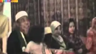 Kiai Ngetop di madura yang dengan 10 istri