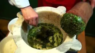 La ricetta del pesto genovese al mortaio