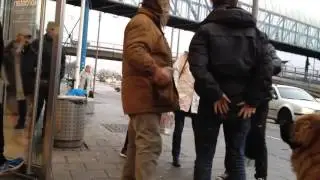 Дал алкашу лещя аж бабка пёрнула когда Тесак мимо прошел