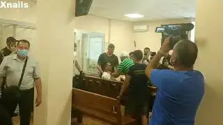 СТАС ДОМБРОВСКИЙ ПЕРЕРЕЗАЛ СЕБЕ ГОРЛО В ЗАЛЕ СУДА