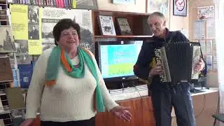 ТАКИХ ПІСЕНЬ ЗАРАЗ НЕ ПИШУТЬ І НЕ СПІВАЮТЬ!!! а я молода...