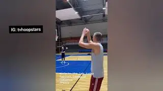 Kristaps Porzinges back in training and his working on his shots and handles