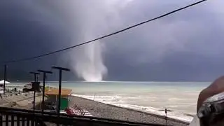 Опасный смерч на черном море! ( Александр Осипов , 8 класс )