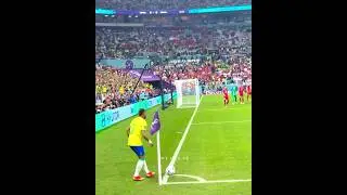 When Neymar try to Score from Corner 🤯
