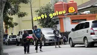 Prank pura-pura kencing di tempat umum @gayo project prankster indonesia