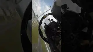 Volando en un Harrier de la 9ª Escuadrilla.