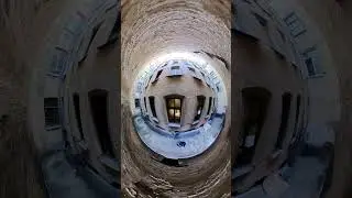 Один из самых узких Петербургских дворов-колодцев. #travel #insta360x4 #saint-petersburg