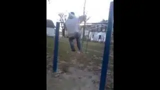 я и сокол на турнике