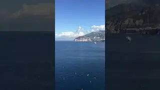 You cannot help but put on a happy face in Sorrento!  #travel #sorrento