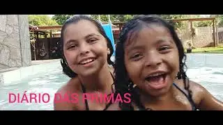Brincando na piscina com minha prima