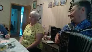 Несе Галя воду