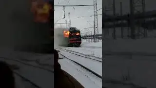 В Уфе в локомотивном депо Дема загорелся локомотив.