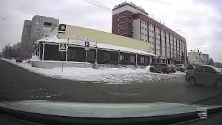 Разворот с обочины, не глядя в зеркала