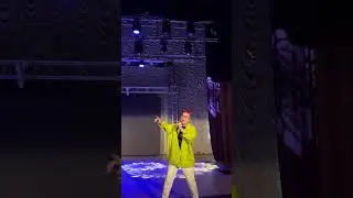 Влад Кобяков поет …