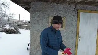Дом в деревне. Перемалываем ветки в мульчу.