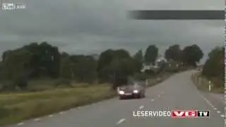 Car hits moose Bil träffar älg