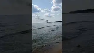 На чем работает движок этого судна.