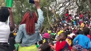 Makomando wakishuka na parachute 🪂