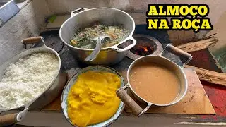 COMIDA NO FOGÃO A LENHA FRANGO COM ORA PRO NOBIS