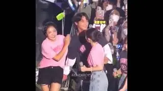 A lil interacrion Irene & Minho at smtown suwon ✨ #irene #minho