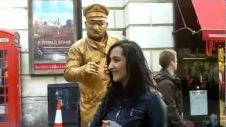 A walk round Covent Garden market in London  (HD)