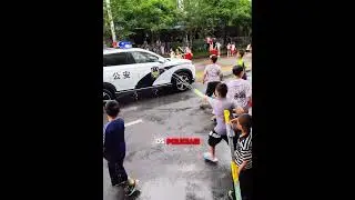 Police officers played with the kids 🚓