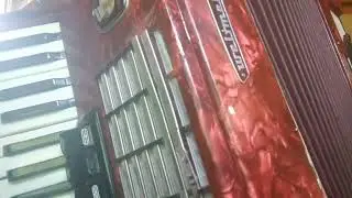 Споем,! Там где клен шумит!