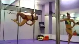 Cтpиптизёрши куражутся