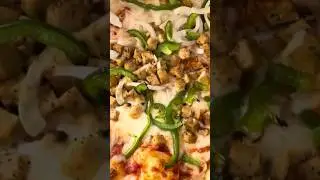 Vegan Tikka Masala Pizza?! #veganfood #veganfoodshare