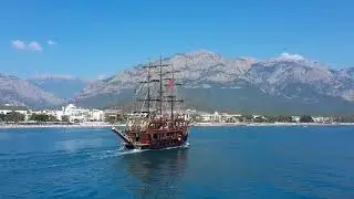 ПИРАТСКАЯ ЯХТА  ВЫПЛЫВАЕТ ИЗ ГАВАНИ ПОД МУЗЫКУ ПИРАТОВ КАРИБСКОГО МОРЯ  ТУРЦИЯ