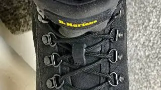 Dr martens coms in suede ￼